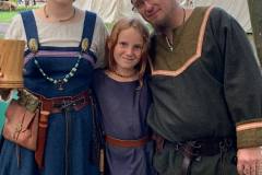 Laghiatha mit ihren lieben Paten Tjark und Felis