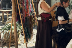 Lissy beim Handwerk