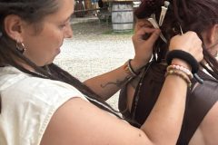 Lissy beim Handwerk