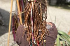 Liliana bekommt auch Schmuck