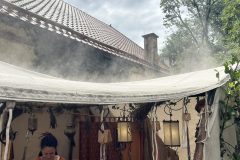 Lissy unter dem dampfenden Zelt