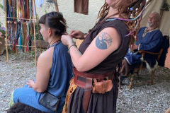 Liliana beim Handwerk